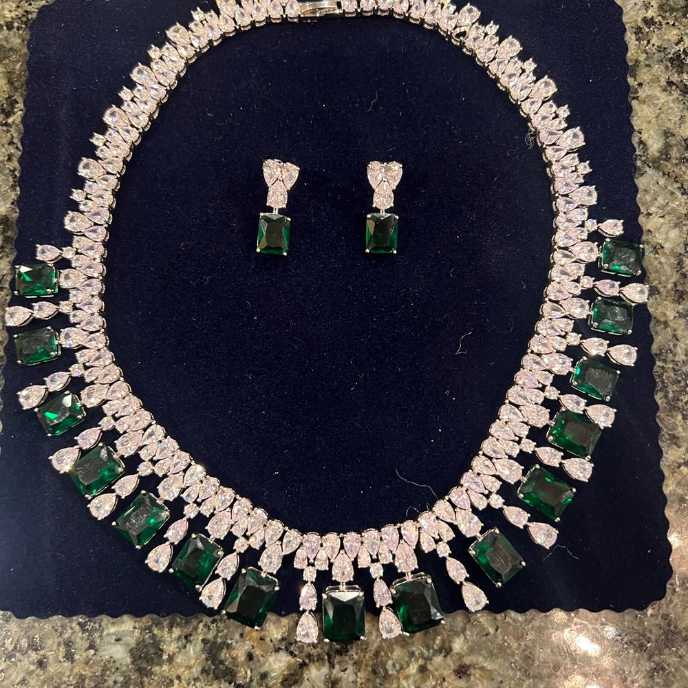 Elegant Green and Silver Necklace and Earring Set